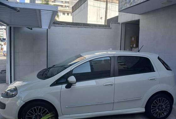 FIAT PUNTO 1.8 SPORTING 16V FLEX 4P AUTOMATIZADO FIAT PUNTO 1.8 SPORTING 16V FLEX 4P AUTOMATIZADO